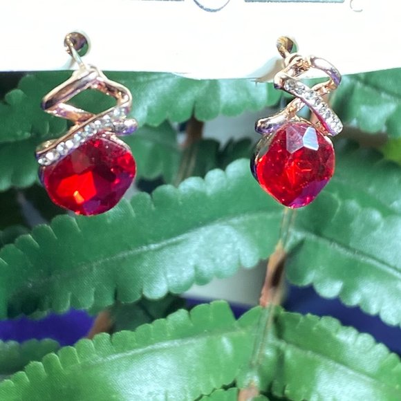 Jewelry - NW📌 Stunning RED Oval ear studs Rose Gold plated